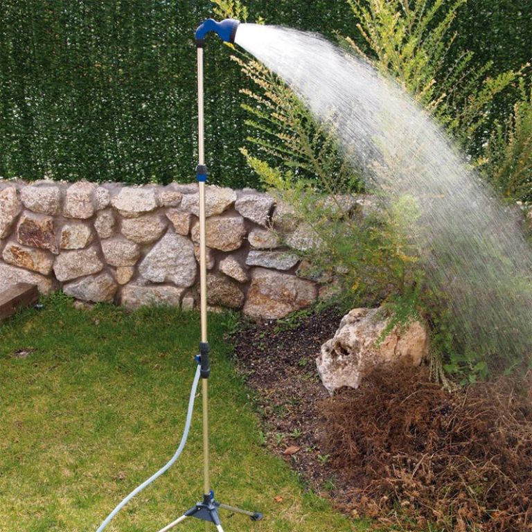 ducha de jardín con trípode