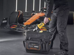 Bolsa herramientas DeWalt McLaren DWST60104-9 negra con detalles naranjas